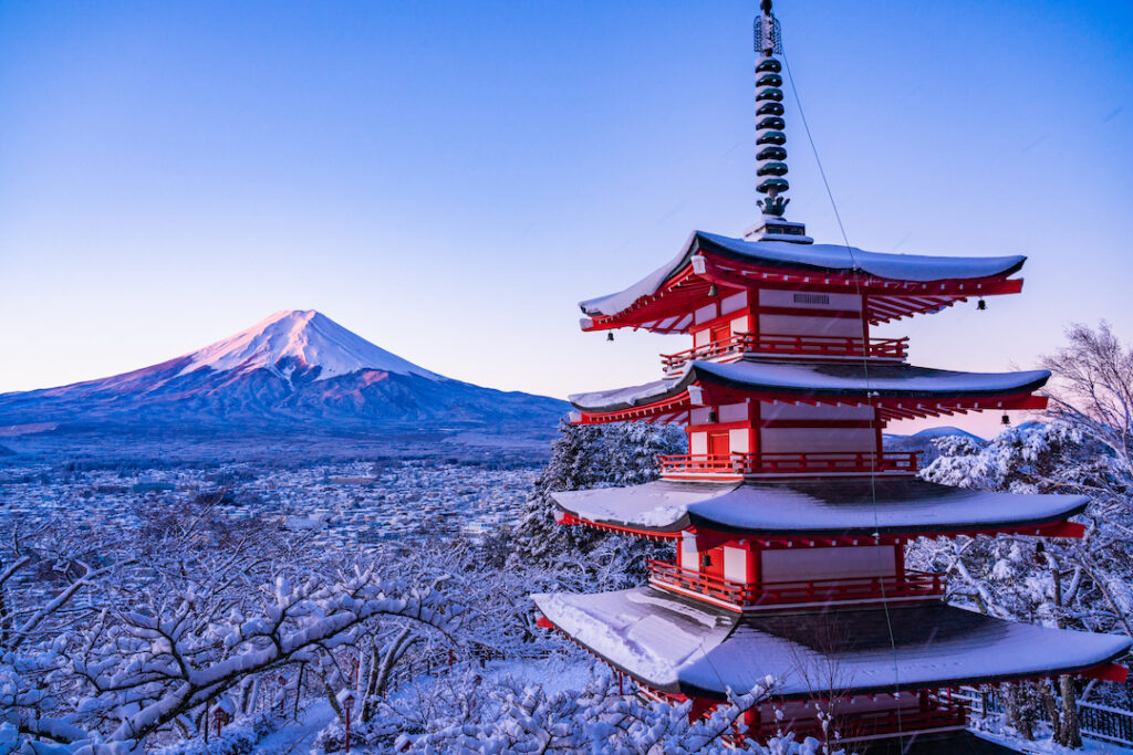 Vista panorámica del Monte Fuji durante el invierno