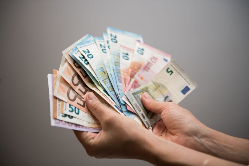 cuánto dinero llevar a un viaje a Europa